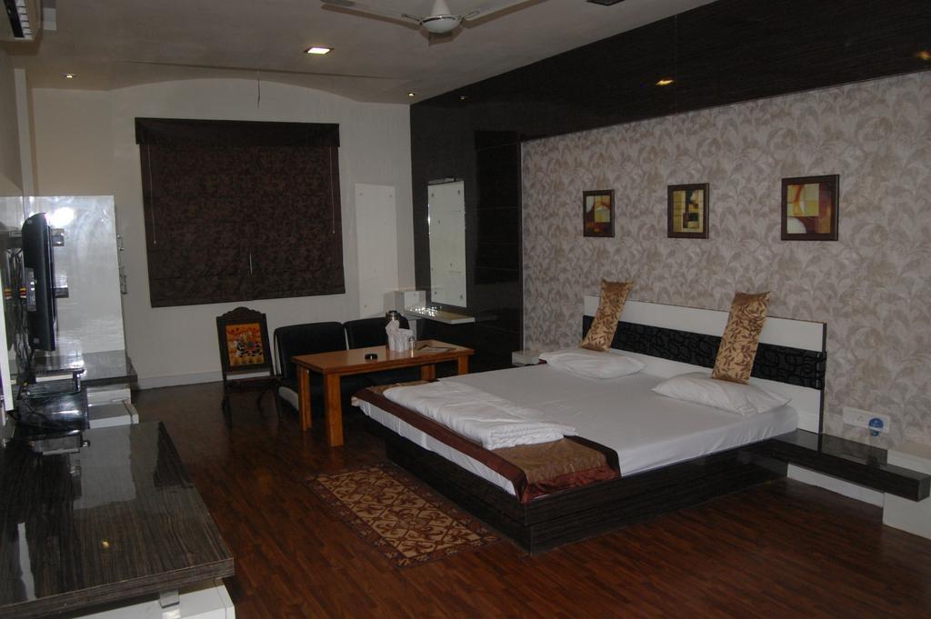 Shivpurī Hotel Sonchiraiya חדר תמונה
